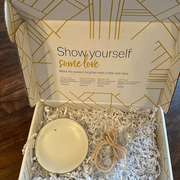 Hello Happy Love Box: Necklace, Tray, Pouch & Hair Ties NIB - Picture 9 of 11